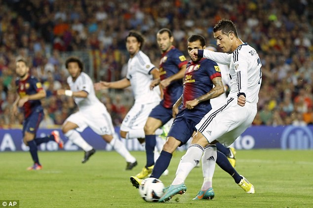 Trận đấu được cả làng túc cầu chờ đợi đêm chủ nhật giữa Barca và Real cũng là cuộc đua tranh quyết liệt giữa hai siêu sao Messi và Ronaldo đến danh hiệu 'Quả bóng vàng FIFA 2012' sắp tới.